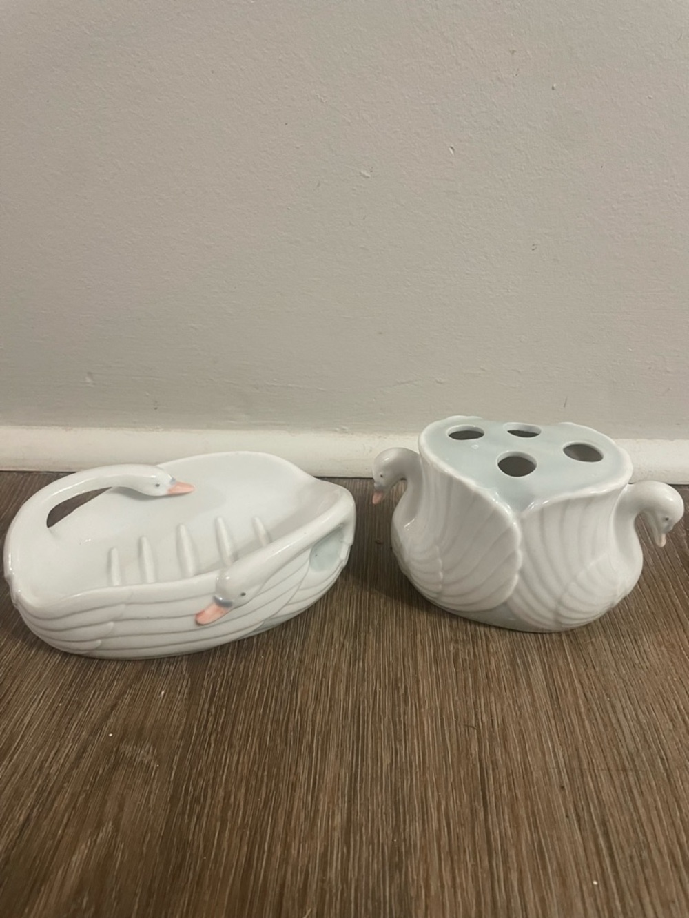 White Ceramic Swan bathroom set